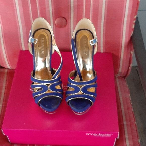 Shoes - Picture 2 of 3